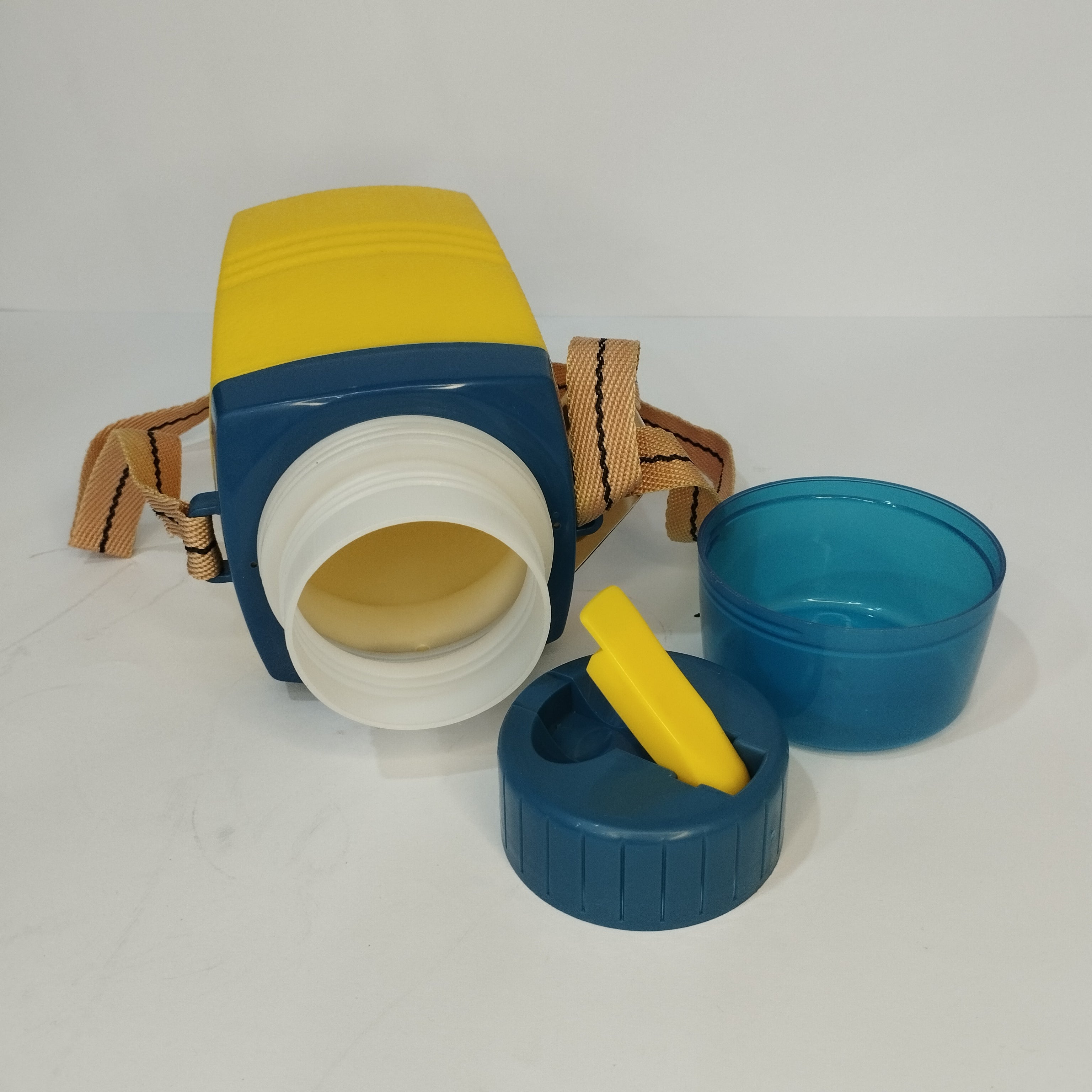 Kids' Durable insulated School Water Bottle with Carrying Strap