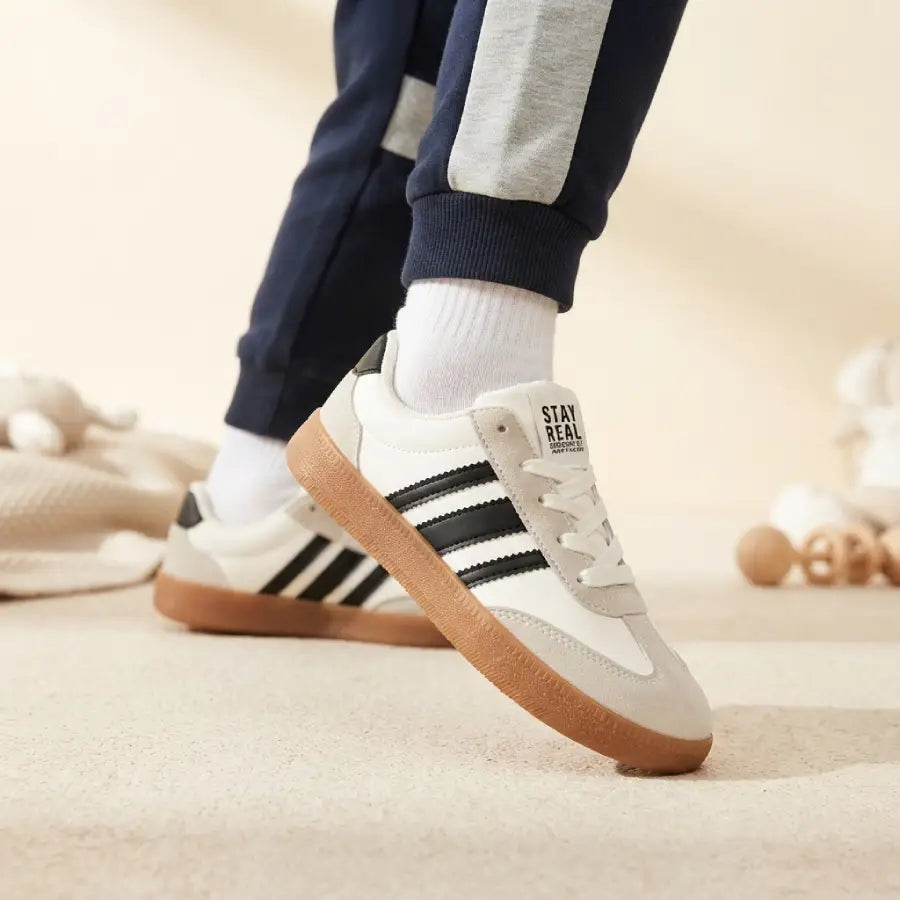Classic Low-Top Casual Sneakers