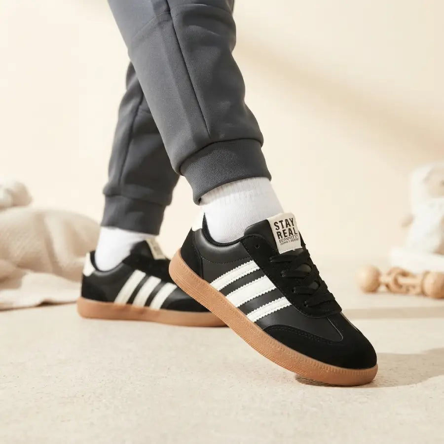 Classic Low-Top Casual Sneakers